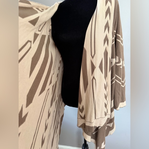 Neiman Marcus Tan Patterned Cardigan - Picture 4 of 9